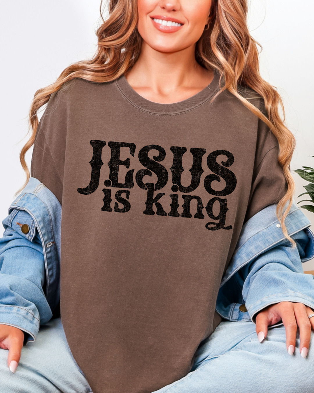 Jesus Is King Graphic Tee